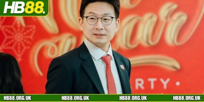 Tiểu sử và con đường đến với ngành cá cược của CEO Bình